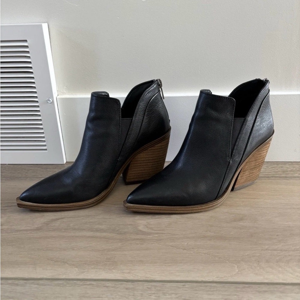 Vince Camuto Gradina Block Heel Pointed Toe Bootie Black Leather 7 M Womens
